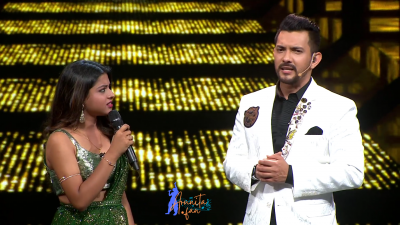 Arunita Kanjilal on SSS2 Day 6 pic- (17)
Captain Arunita Kanjilal had some beautiful moments in Superstar Singer Season 2, Day 6
Picture Courtesy: Sony TV India
Keywords: Arunita Kanjilal;Day 6;Episode 6;Superstar Singer Season 2