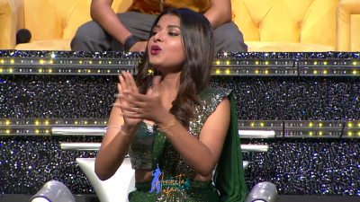 Arunita Kanjilal on SSS2 Day 6 pic- (2)
Captain Arunita Kanjilal had some beautiful moments in Superstar Singer Season 2, Day 6
Picture Courtesy: Sony TV India
Keywords: Arunita Kanjilal;Day 6;Episode 6;Superstar Singer Season 2