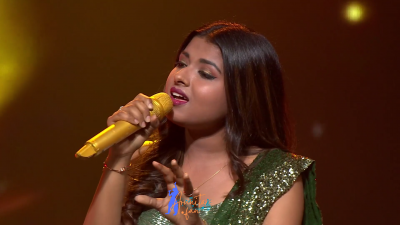 Arunita Kanjilal on SSS2 Day 6 pic- (25)
Captain Arunita Kanjilal had some beautiful moments in Superstar Singer Season 2, Day 6
Picture Courtesy: Sony TV India
Keywords: Arunita Kanjilal;Day 6;Episode 6;Superstar Singer Season 2