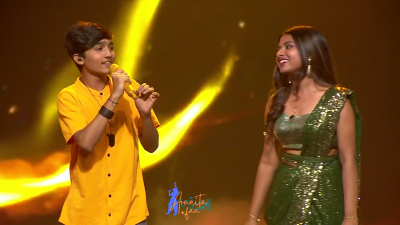 Arunita Kanjilal on SSS2 Day 6 pic- (27)
Captain Arunita Kanjilal had some beautiful moments in Superstar Singer Season 2, Day 6
Picture Courtesy: Sony TV India
Keywords: Arunita Kanjilal;Day 6;Episode 6;Superstar Singer Season 2