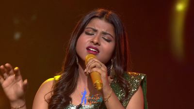 Arunita Kanjilal on SSS2 Day 6 pic- (31)
Captain Arunita Kanjilal had some beautiful moments in Superstar Singer Season 2, Day 6
Picture Courtesy: Sony TV India
Keywords: Arunita Kanjilal;Day 6;Episode 6;Superstar Singer Season 2