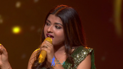 Arunita Kanjilal on SSS2 Day 6 pic- (32)
Captain Arunita Kanjilal had some beautiful moments in Superstar Singer Season 2, Day 6
Picture Courtesy: Sony TV India
Keywords: Arunita Kanjilal;Day 6;Episode 6;Superstar Singer Season 2