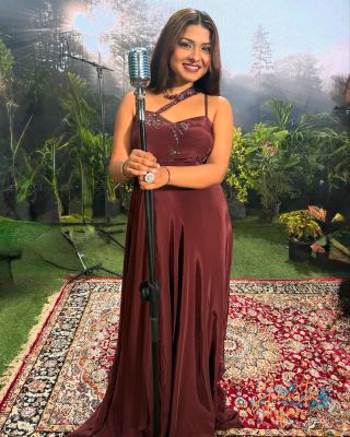 Pyari Janmabhoomi Meri Pahad (1)
Styling - @jharnajana @jharnajanastyles
Jewellery - @siaartjewellery
Ensemble - @qunic.official
PR - @avocadobuzzmedia
