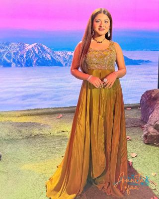 Pyari Janmabhoomi Meri Pahad (3)
Styling - @jharnajana @jharnajanastyles
Jewellery - @siaartjewellery
Ensemble - @qunic.official
PR - @avocadobuzzmedia
