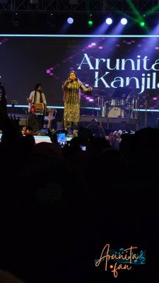 Arunita Kanjilal live at Katwa Sampriti Pouro Mela 2026 (4)
কাটোয়া সম্প্রীতি পৌর মেলা 2026
Date: 4th January 2026
Venue: Katwa Kashiram Das Institution Play Ground
কাটোয়া পৌরসভা পরিচালিত #পৌর_সম্প্রীতি_মেলা_২০২৬।
কাটোয়া পৌর সম্প্রীতি মেলা ২০২৬, পূর্ব বর্ধমান জেলা
স্থান : কাটোয়া কাশীরাম দাস বিদ্যায়তন প্রাঙ্গণ
Keywords: #ArunitaKanjilal #MelodyQueen #ArunitaFan #ArunitaInKatwa