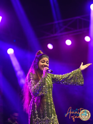 Arunita Kanjilal live at Kalna Pithe Puli Utsav 2026 (10)
Pithe Puli Utsav 2026, Purba Bardhaman, West Bengal
কালনা খাদ্য ও পিঠেপুলি উৎসব–২০২৬ (১৪ তম বর্ষ তৃতীয় দিন)
Date: 6th January 2026
Credit: Agamani Studio LIVE 2
Venue: kalna, maduban, near- vishal mega mart, station road, purba burdwan, Kalna, West Bengal, India
Keywords: #ArunitaKanjilal #MelodyQueen #ArunitaFan #ArunitaInKalna #kalnapithepuliutsav