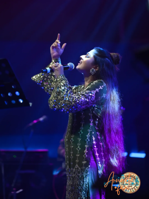 Arunita Kanjilal live at Kalna Pithe Puli Utsav 2026 (12)
Pithe Puli Utsav 2026, Purba Bardhaman, West Bengal
কালনা খাদ্য ও পিঠেপুলি উৎসব–২০২৬ (১৪ তম বর্ষ তৃতীয় দিন)
Date: 6th January 2026
Credit: Agamani Studio LIVE 2
Venue: kalna, maduban, near- vishal mega mart, station road, purba burdwan, Kalna, West Bengal, India
Keywords: #ArunitaKanjilal #MelodyQueen #ArunitaFan #ArunitaInKalna #kalnapithepuliutsav