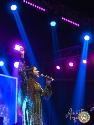 Arunita Kanjilal live at Kalna Pithe Puli Utsav 2026 (14)
Pithe Puli Utsav 2026, Purba Bardhaman, West Bengal
কালনা খাদ্য ও পিঠেপুলি উৎসব–২০২৬ (১৪ তম বর্ষ তৃতীয় দিন)
Date: 6th January 2026
Credit: Agamani Studio LIVE 2
Venue: kalna, maduban, near- vishal mega mart, station road, purba burdwan, Kalna, West Bengal, India
Keywords: #ArunitaKanjilal #MelodyQueen #ArunitaFan #ArunitaInKalna #kalnapithepuliutsav