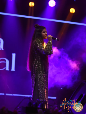 Arunita Kanjilal live at Kalna Pithe Puli Utsav 2026 (3)
Pithe Puli Utsav 2026, Purba Bardhaman, West Bengal
কালনা খাদ্য ও পিঠেপুলি উৎসব–২০২৬ (১৪ তম বর্ষ তৃতীয় দিন)
Date: 6th January 2026
Credit: Agamani Studio LIVE 2
Venue: kalna, maduban, near- vishal mega mart, station road, purba burdwan, Kalna, West Bengal, India
Keywords: #ArunitaKanjilal #MelodyQueen #ArunitaFan #ArunitaInKalna #kalnapithepuliutsav