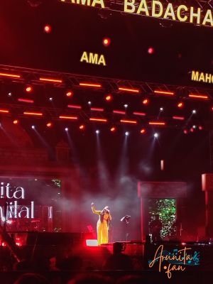 Arunita Kanjilal live at Ama Badachana Mahostav (4)
Ama Badachana Mahostav, Orissa
Date: 10 January 2026
Venue: Barachana, Orissa, India
Keywords: #ArunitaKanjilal #MelodyQueen #ArunitaFan #amabadachanamahostav2026