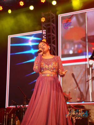 Arunita Kanjilal live at Kumarghat Poush Mela (2)
Kumarghat Poush Mela 2026
কুমারঘাট পৌষ মেলার চতুর্থ দিন
Date: 12 January 2026
Photo Credit: Subhajit Das
Host: Bhagaban Das
Venue: Kumarghat PWD Ground
