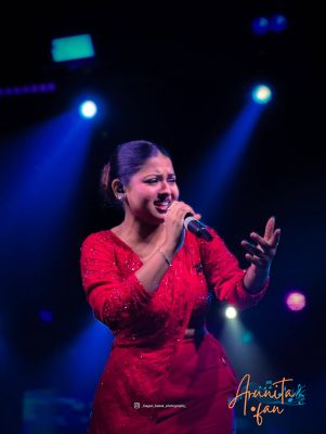 Arunita Kanjilal live at Gangarampur (4)
গঙ্গারামপুর পৌর উৎসব ২০২৬
গঙ্গারামপুর ফুটবল ময়দানে
Gangarampur, Dakshin Dinajpur, West Bengal
Date: 18 January 2026
Keywords: #ArunitaKanjilal #MelodyQueen #ArunitaFan #gangarampur #DakshinDinajpur #carnival