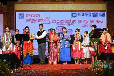 Arunita Kanjilal Live at Satyabadi Mahotsav (2)
Satyabadi Mahotsav 2026
Puri, Odisha
Date: 8 February 2026
Credit: Om Prakash Mishra
Keywords: #ArunitaKanjilal #MelodyQueen #ArunitaFan #arunitaInSatyabadiMahotsav