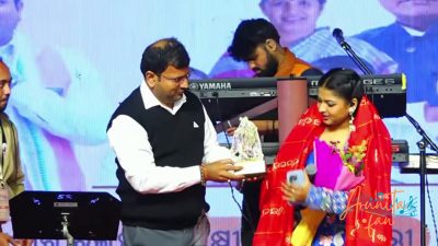 Arunita Kanjilal Live at Satyabadi Mahotsav (8)
Satyabadi Mahotsav 2026
Puri, Odisha
Date: 8 February 2026
Credit: Om Prakash Mishra
Keywords: #ArunitaKanjilal #MelodyQueen #ArunitaFan #arunitaInSatyabadiMahotsav