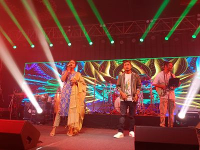 Live in concert Kolkata (12)
Live in concert Kolkata
Singers: Arunita Kanjilal and Pawandeep Rajan
Date: 16 July 2022
Location:
Place Taal Kutir Convention Center
Eco Park, Kolkata, WB, India
Keywords: Live in concert Kolkata;16 July 2022;Taal Kutir;Arunita Kanjilal