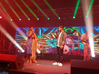 Live in concert Kolkata (1)
Live in concert Kolkata
Singers: Arunita Kanjilal and Pawandeep Rajan
Date: 16 July 2022
Location:
Place Taal Kutir Convention Center
Eco Park, Kolkata, WB, India
Keywords: Live in concert Kolkata;16 July 2022;Taal Kutir;Arunita Kanjilal