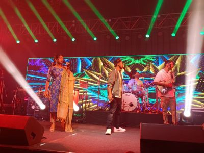 Live in concert Kolkata (13)
Live in concert Kolkata
Singers: Arunita Kanjilal and Pawandeep Rajan
Date: 16 July 2022
Location:
Place Taal Kutir Convention Center
Eco Park, Kolkata, WB, India
Keywords: Live in concert Kolkata;16 July 2022;Taal Kutir;Arunita Kanjilal