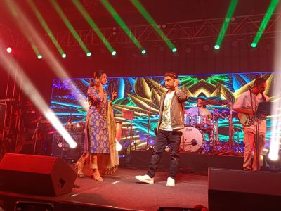 Live in concert Kolkata (17)
Live in concert Kolkata
Singers: Arunita Kanjilal and Pawandeep Rajan
Date: 16 July 2022
Location:
Place Taal Kutir Convention Center
Eco Park, Kolkata, WB, India
Keywords: Live in concert Kolkata;16 July 2022;Taal Kutir;Arunita Kanjilal