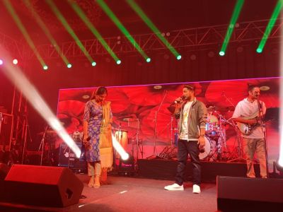 Live in concert Kolkata (19)
Live in concert Kolkata
Singers: Arunita Kanjilal and Pawandeep Rajan
Date: 16 July 2022
Location:
Place Taal Kutir Convention Center
Eco Park, Kolkata, WB, India
Keywords: Live in concert Kolkata;16 July 2022;Taal Kutir;Arunita Kanjilal