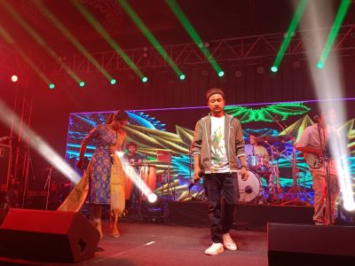 Live in concert Kolkata (2)
Live in concert Kolkata
Singers: Arunita Kanjilal and Pawandeep Rajan
Date: 16 July 2022
Location:
Place Taal Kutir Convention Center
Eco Park, Kolkata, WB, India
Keywords: Live in concert Kolkata;16 July 2022;Taal Kutir;Arunita Kanjilal