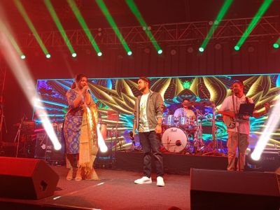 Live in concert Kolkata (3)
Live in concert Kolkata
Singers: Arunita Kanjilal and Pawandeep Rajan
Date: 16 July 2022
Location:
Place Taal Kutir Convention Center
Eco Park, Kolkata, WB, India
Keywords: Live in concert Kolkata;16 July 2022;Taal Kutir;Arunita Kanjilal