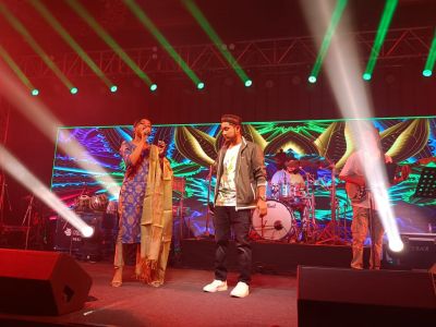 Live in concert Kolkata (5)
Live in concert Kolkata
Singers: Arunita Kanjilal and Pawandeep Rajan
Date: 16 July 2022
Location:
Place Taal Kutir Convention Center
Eco Park, Kolkata, WB, India
Keywords: Live in concert Kolkata;16 July 2022;Taal Kutir;Arunita Kanjilal