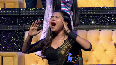 Pic 23: Arunita Kanjilal on SSS2 Day 15
Captain Arunita Kanjilal 's some beautiful moments in Super Star Singer 2, Day 15
Picture Courtesy: Sony TV India
NO COPYRIGHT INFRINGEMENT INTENDED
Keywords: Arunita Kanjilal, Super Star Singer 2, arunita, Day 15