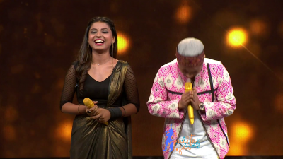 Pic 48: Arunita Kanjilal on SSS2 Day 15
Captain Arunita Kanjilal 's some beautiful moments in Super Star Singer 2, Day 15
Picture Courtesy: Sony TV India
NO COPYRIGHT INFRINGEMENT INTENDED
Keywords: Arunita Kanjilal, Super Star Singer 2, arunita, Day 15