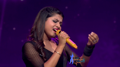 Arunita Kanjilal on SSS2 Day 15 pic-93
Captain Arunita Kanjilal had some beautiful moments in Superstar Singer Season 2, Day 15
Picture Courtesy: Sony TV India
Keywords: Arunita Kanjilal;Day 15;Episode 15;Superstar Singer Season 2