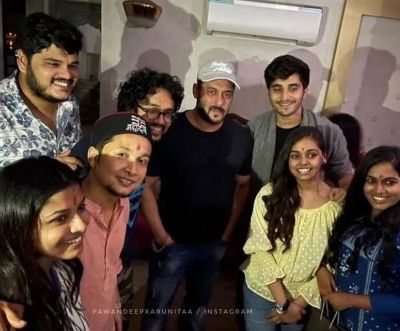 Arunita Kanjilal with Actors
Arunita Kanjilal with Movie Actors
Keywords: Arunita Kanjilal; Arunita with movie actors