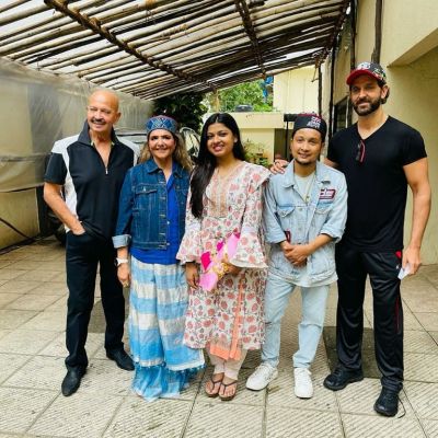 Arunita Kanjilal with Actors
Arunita Kanjilal with Movie Actors
Keywords: Arunita Kanjilal; Arunita with movie actors