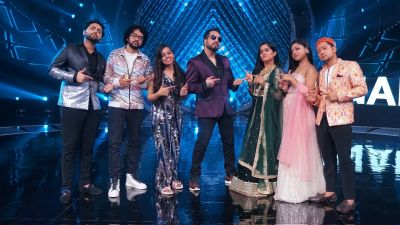 Arunita with Singers
Arunita Kanjilal with Singers
Keywords: Arunita Kanjilal; Arunita with Singers